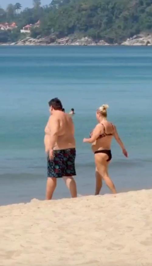 Анну Семенович с женихом засняли папарацци на тайском пляже. 01