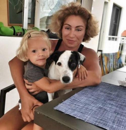 Мама Тимати - Симона проводит очень много времени с внучкой Алисой после расставания ее родителей! 01