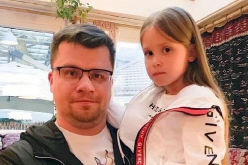 Дочь Кристины асмус и Гарика Харламова в свои 6 лет уже имеет и ведет собственный инстаграм. 06