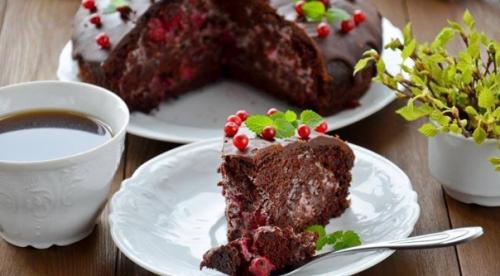 Постный шоколадный пирог с вишневым муссом. 01