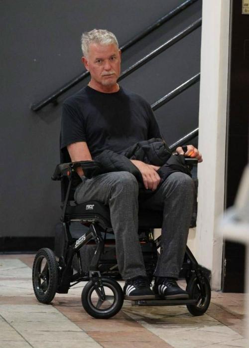 Эрик дейн обратился к своим дочерям, но, кажется, что его слова важно услышать всем. 01