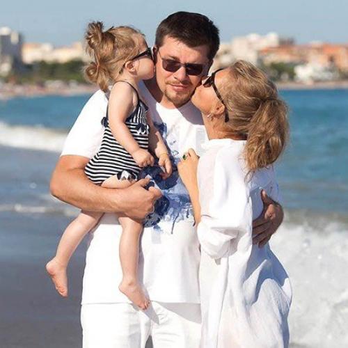 Дочь Кристины асмус и Гарика Харламова в свои 6 лет уже имеет и ведет собственный инстаграм. 01