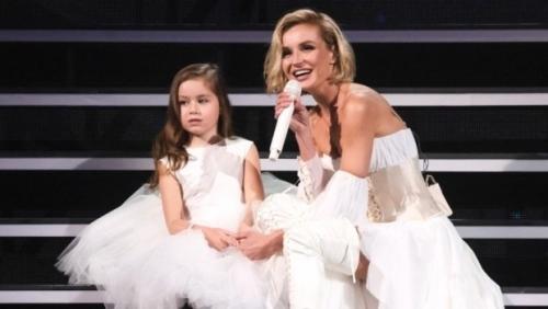 Полина Гагарина призналась, что долго не показывала дочь из-за страха критики. 02 Полина Гагарина призналась, что долго не показывала дочь из-за страха критики. 02