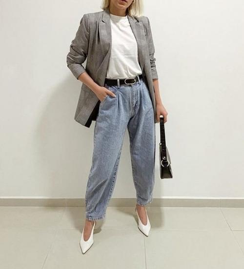 Стильными и актуальными в новом сезоне будут джинсы слоучи. 02