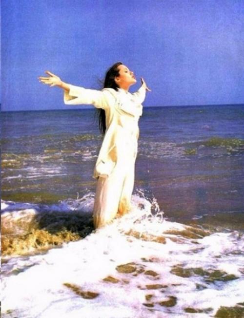 Какая же прекрасная и молодая Анджелина джоли. 01