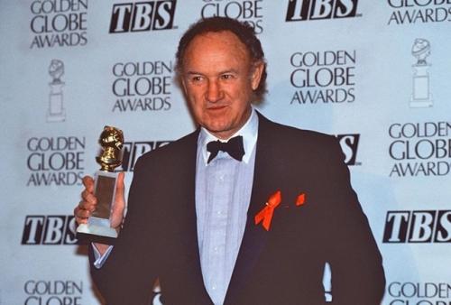 Двукратный обладатель премии Оскар джин хэкмен, его жена и их собака найдены мертвыми в своем доме. 01