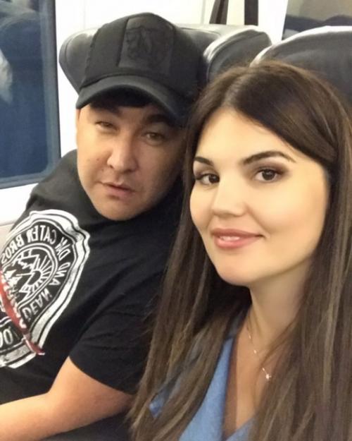 Такая естественная и милая жена Азамата мусагалиева. 03