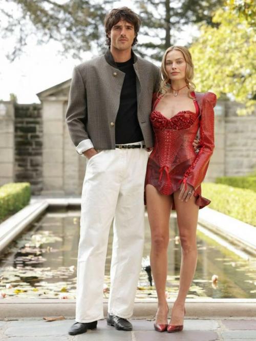 Марго Робби снова доказала, что умеет превращать модные выходы в настоящие визуальные истории.  