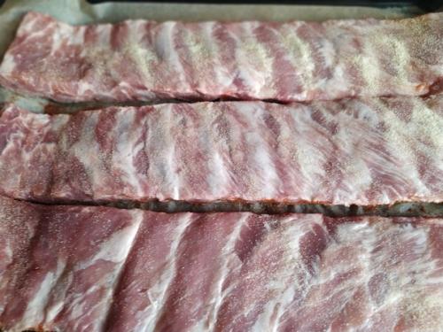 Бутер (сэндвич) с ребрышками барбекю, карамелизованым луком и свежей чиабаттой. 01