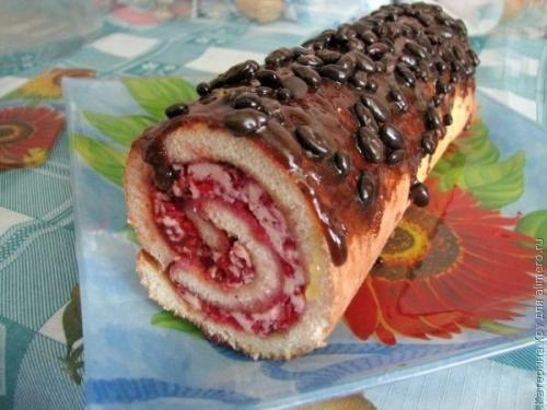 Бисквитный рулет с малиной. Бисквитный рулет с малиной.