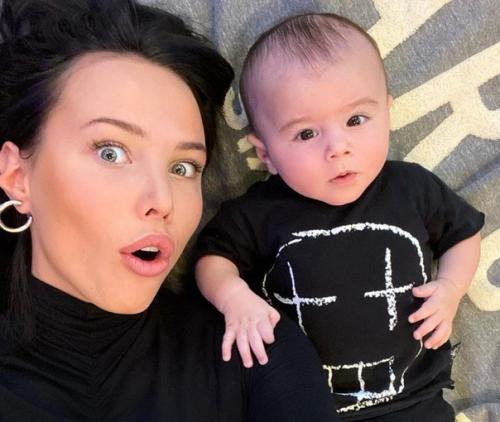 Тимати и его жена Анастасия решетова показали своего маленького сыночка. 01