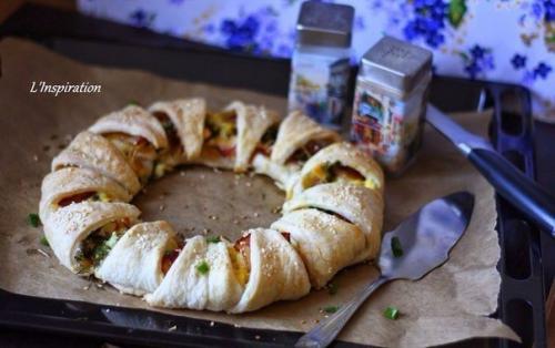 Пирог - венок с беконом, яйцами и сыром. 06