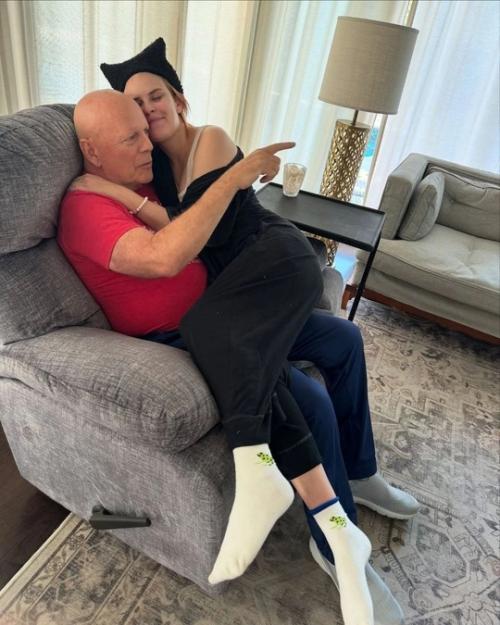 Брюс Уиллис юбилeй в сeмeйном кругу отпраздновал. 03