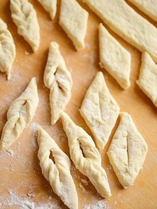 Вергуны.  Ингредиенты:   Кефир - 1 стакан. 03