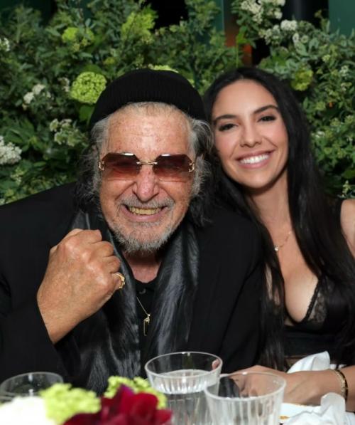 85-Летний аль пачино и мать его двухлетнего сына романа, 32-летняя Нур альфалла, продолжают будоражить публику своими совместными выходами. 01 85-Летний аль пачино и мать его двухлетнего сына романа, 32-летняя Нур альфалла, продолжают будоражить публику своими совместными выходами. 01