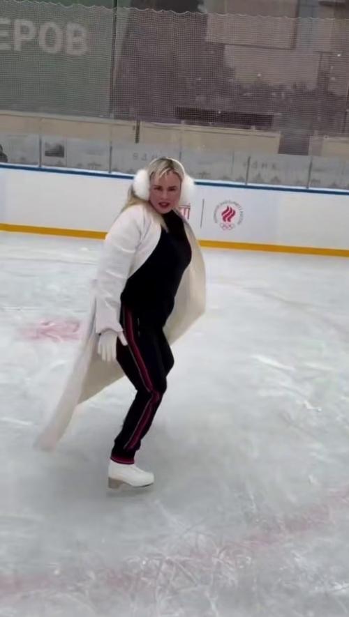 Анна Семенович Собралась на олимпиаду - говорит, золото будет за нами. 01