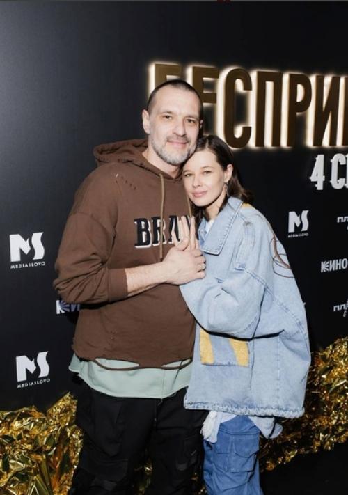 Павел Деревянко пришел на премьеру нового сезона Беспринципных с новой возлюбленной. 04