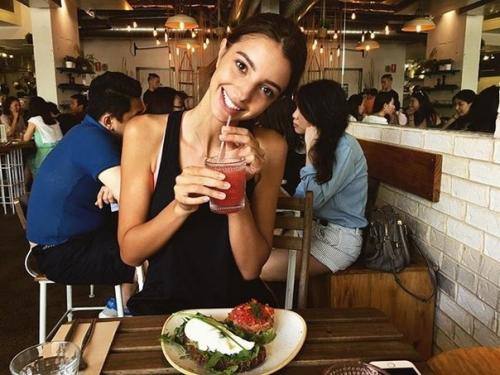 Вот шесть способов перестать хотеть есть все время. Вот шесть способов перестать хотеть есть все время.