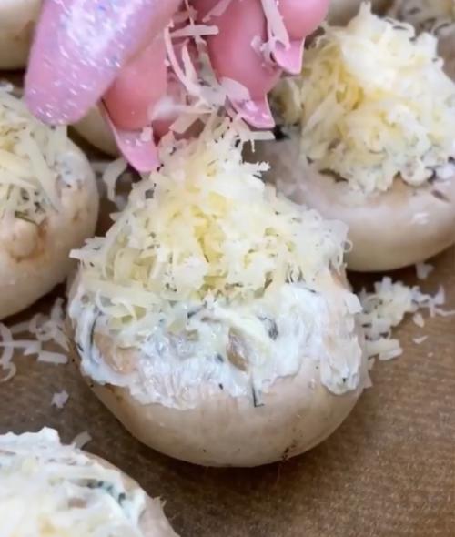 Рецепт фаршированных шампиньонов сохраняй. 04