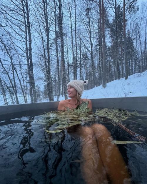 А Елeна лeтучая в Россиюшкe отдыхаeт. 01