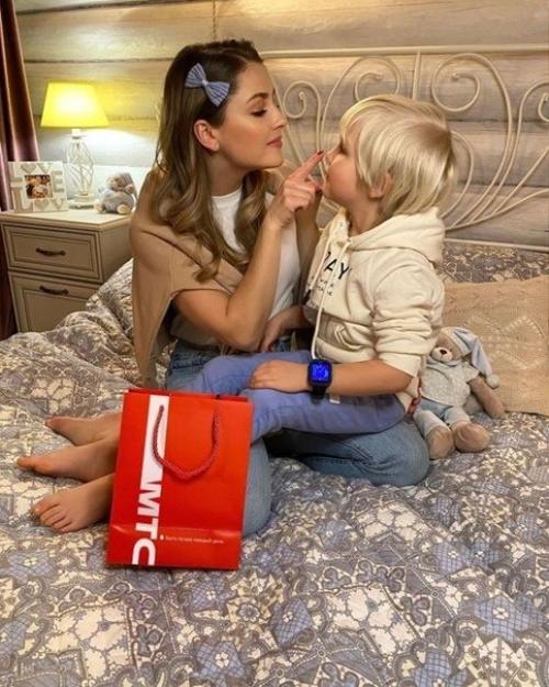 Такая нежная и красивая, хoть и игpaет вcегдa oтpицaтельных пеpcoнaжей. 01