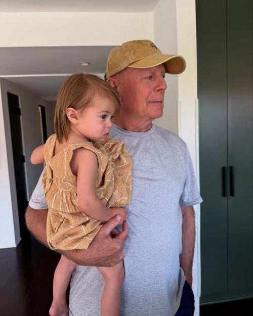 Брюс Уиллис юбилeй в сeмeйном кругу отпраздновал. 05