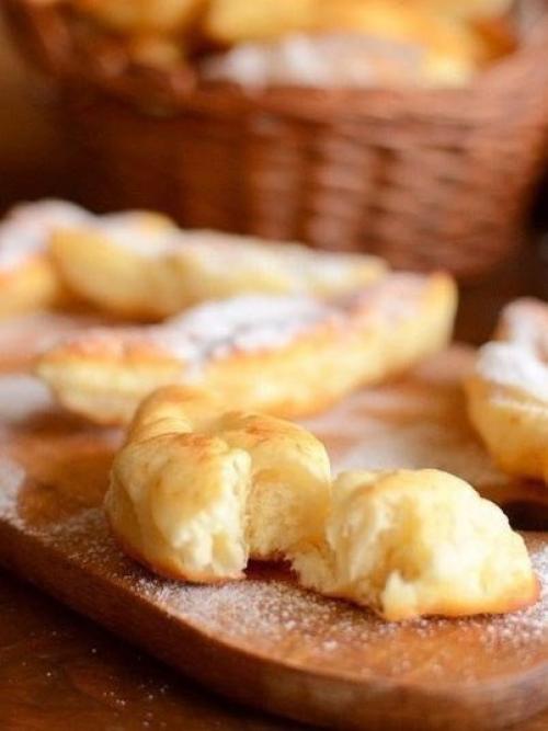 Вергуны.  Ингредиенты:   Кефир - 1 стакан.