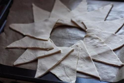 Пирог - венок с беконом, яйцами и сыром. 02