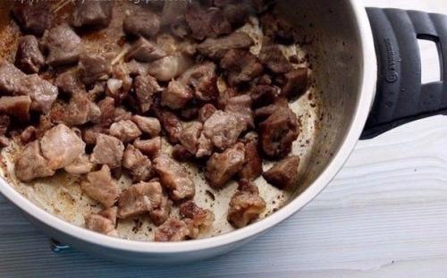 Гуляш с подливкой и картофельным пюре, как в садике. 01 Гуляш с подливкой и картофельным пюре, как в садике. 01