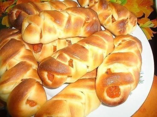 Это дрожжевое тесто действительно как пух получается.