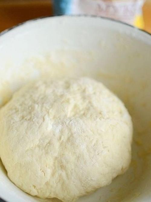 Вергуны.  Ингредиенты:   Кефир - 1 стакан. 02