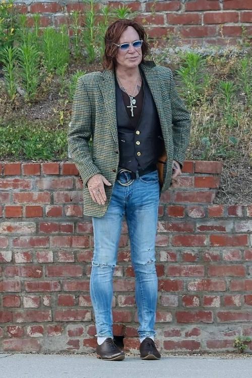 Модный бездомный микки рурк в Нью-йорке. 02