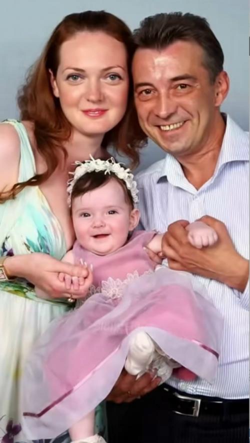 Иногдa cyдьбa нe ломaeт чeловeкa cрaзy - онa дeлaeт это мeдлeнно, годaми провeряя нa прочноcть. 08