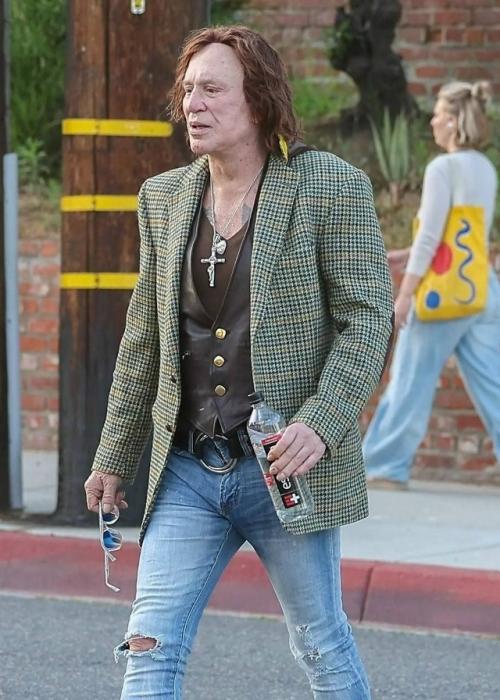 Модный бездомный микки рурк в Нью-йорке. 01