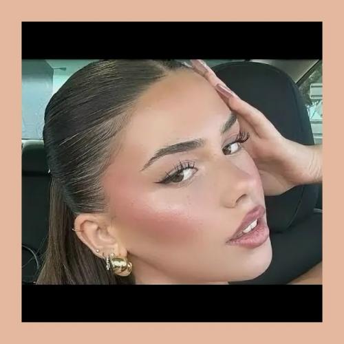 Австралийскую блогершу ли халтон после появления на фестивале Coachella начали называть Самой Красивой Девушкой в Мире, сообщает New York Post. 01