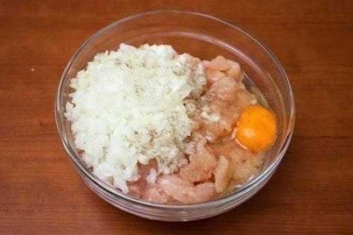 Куриные шарики в сырно - сливочном соусе. 01