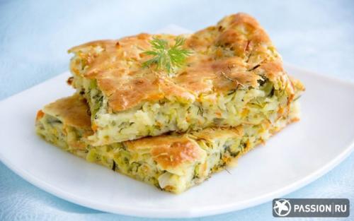 Диетическая шарлотка с морковью и капустой.