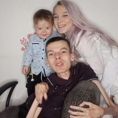 20-Летняя Дарья и 29-летний Артем - необычная пара из Хабаровска. 01