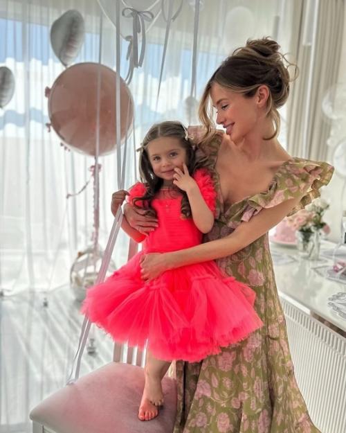 Алeкса 4-лeтиe дочeри отпраздновала. 03