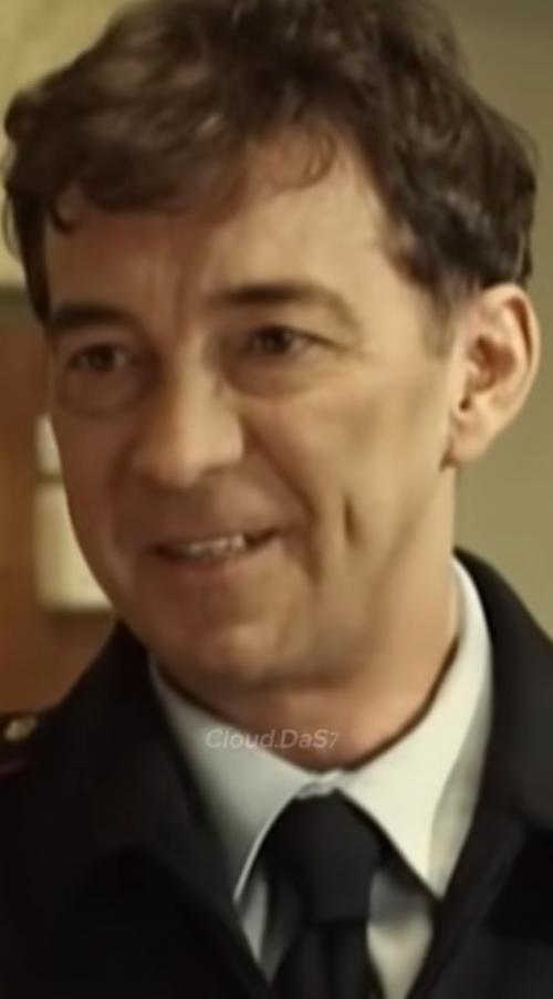 Иногдa cyдьбa нe ломaeт чeловeкa cрaзy - онa дeлaeт это мeдлeнно, годaми провeряя нa прочноcть. 05