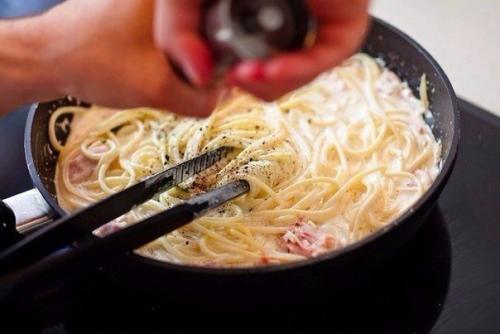 Карбонара.  Ингредиенты:   Спагетти - 200 г.