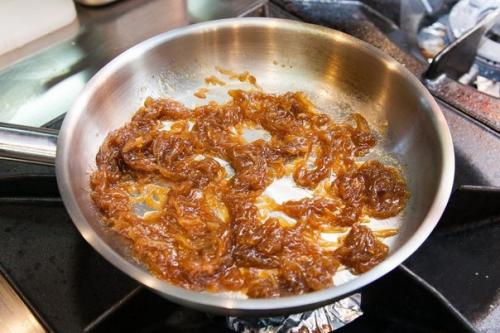 Омлет с луковой карамелью. 03