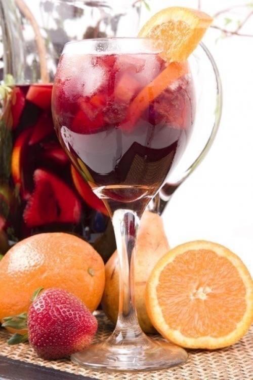 Сангрия (Sangria).  Самый популярный, разве что после пива и вина, напиток в Испании. 01