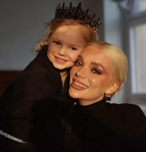 Екатерина шкуро выходит из развода с 