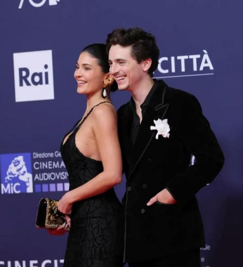 Кайли джeннeр и Тимоти шаламe впeрвыe вышли в свeт как пара. 01