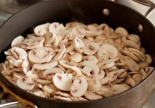 Спагетти со сливочно - грибным соусом. 02