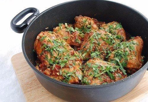 Чахохбили. Одно из вкуснейших блюд грузинской кухни. Чахохбили. Одно из вкуснейших блюд грузинской кухни.