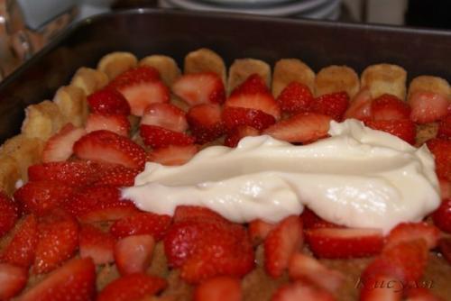 Бананово - клубничный тортик по мотивам тирамису. 07