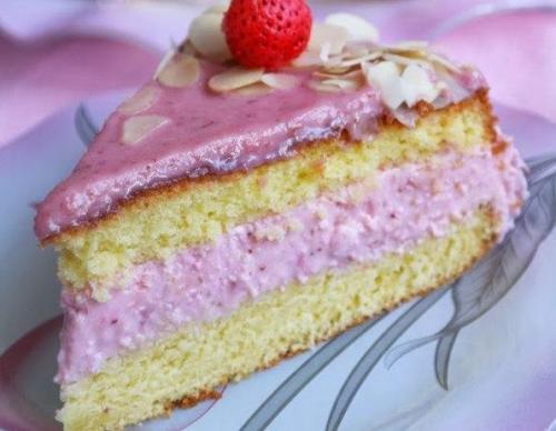 Торт с творожно - клубничным кремом. Торт с творожно - клубничным кремом.