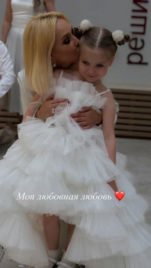 У Леры Кудрявцевой, Дмитрия Маликова, мота и Лауры джугелия выпускной. 03